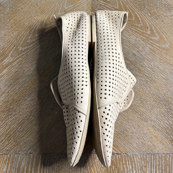 DOLCE VITA Laser Cutout Flats 11 - Picture 6 of 7